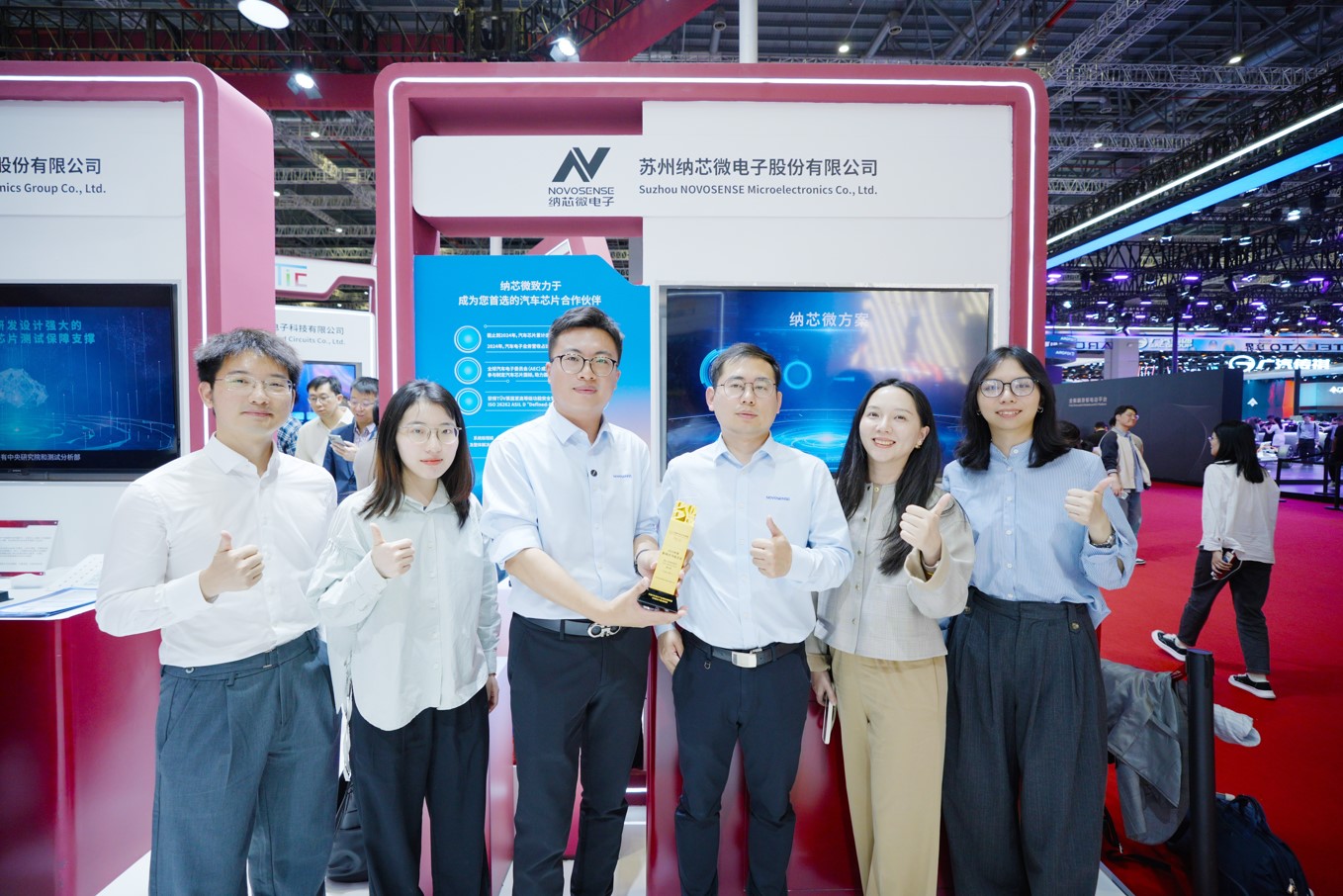long8唯一官网亮相2025上海车展，斩获“年度影响力汽车芯片”大奖